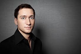 Paul Van Dyk, con una v?rtebra rota, contin?a hospitalizado